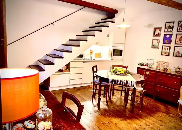 -- La Maisonette -- Casa Vacanze -- Nel Centro Storico A 30 Mt Dal Parco Aymerich, Museo Menhir, Casa Di Sant\'Ignazio - Holiday Home With Kitchen